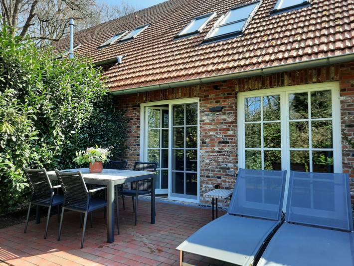 Ganze Wohnung, Ostfriesland-Chic: Ferienappartement in Landhaus mit Privatsee in Friedeburg, Landkreis Wittmund