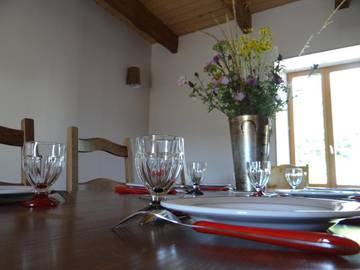 Location de vacances pour 7 personnes, avec vue ainsi que jardin et terrasse à Saint-Pierre-Roche