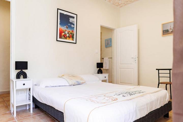 Location de vacances pour 2 personnes, avec jardin ainsi que vue et piscine à Armissan - 2