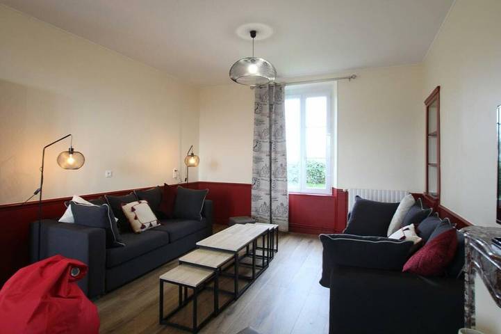 Gîte pour 14 personnes, avec jardin à La Meurdraquière