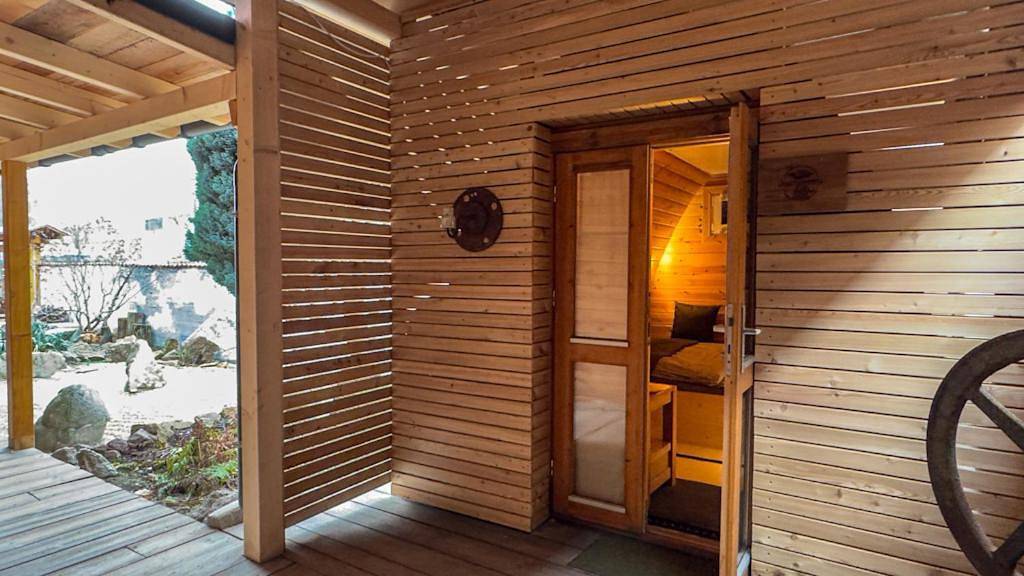 Camping-Fass inklusive Sauna & Frühstück, Bad & Wc über die Terrasse in Halle, Saale-Unstrut