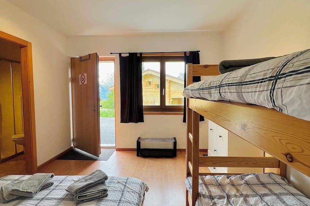 Spacious Chalet with outside Hot tub in 4Vallées ski resort in La Tzoumaz. in La Tzoumaz, Riddes