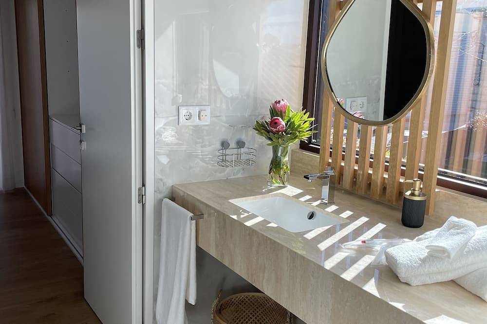 Duas Quintas-areal T1 Varanda in Guimarães, Braga Distrikt