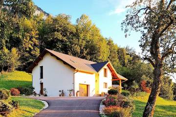 Gîte pour 10 personnes, avec jardin et jacuzzi à Aiguebelette-le-Lac