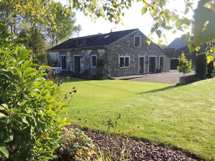 Location de vacances pour 12 personnes, avec Terrasse ainsi que Jardin et Vue dans Nollevaux