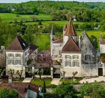 Gîte pour 2 personnes, avec vue et jardin à Bourdeilles
