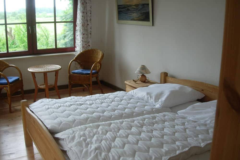 Gemütliches, ostseenahes Ferienhaus am Naturschutzgebiet für bis zu 4 Personen in Ahrenshagen-Daskow, Vorpommern-Rügen