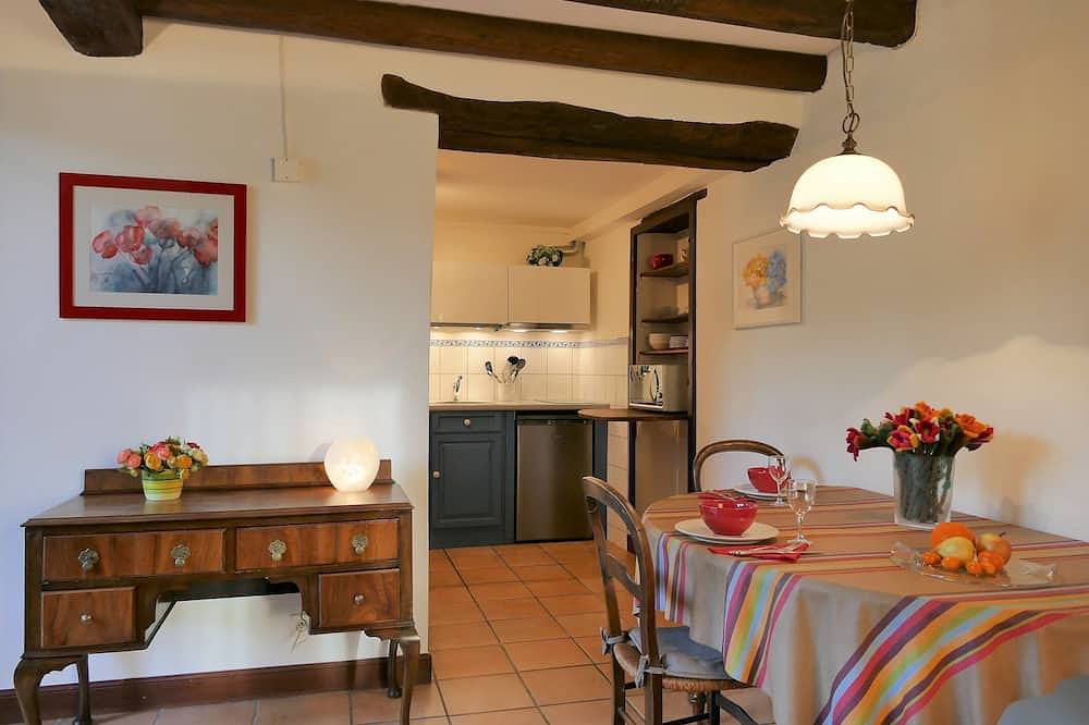 Appartement entier, BaskoParadis I Eco-Gite I Ferme basque I Calme I Terrasse I Vue I Jardin I Ânes in Louhossoa, Région de Bayonne