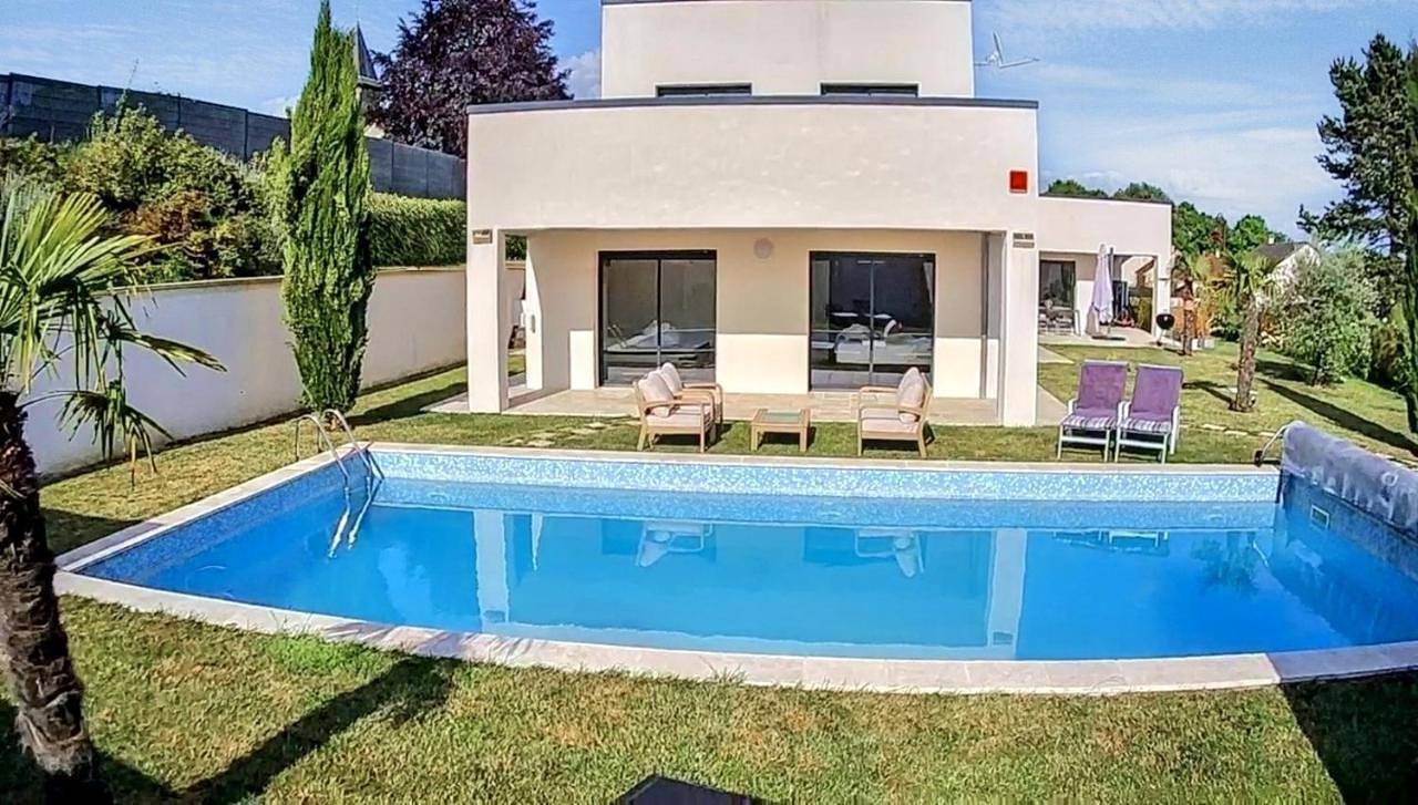 Villa 5 étoiles with swimming pool, sauna and balneo in Parc naturel régional de la Montagne de Reims