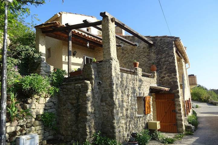 Location de vacances pour 5 personnes, avec terrasse à Lurs