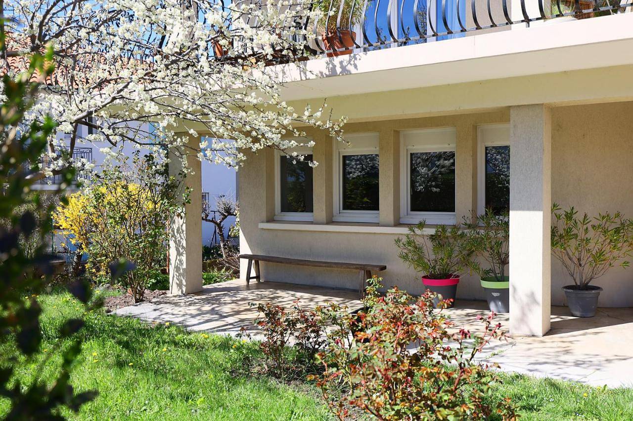 Appartement entier, One-Bedroom Apartment in Vals-près-le-Puy, Haute-Loire
