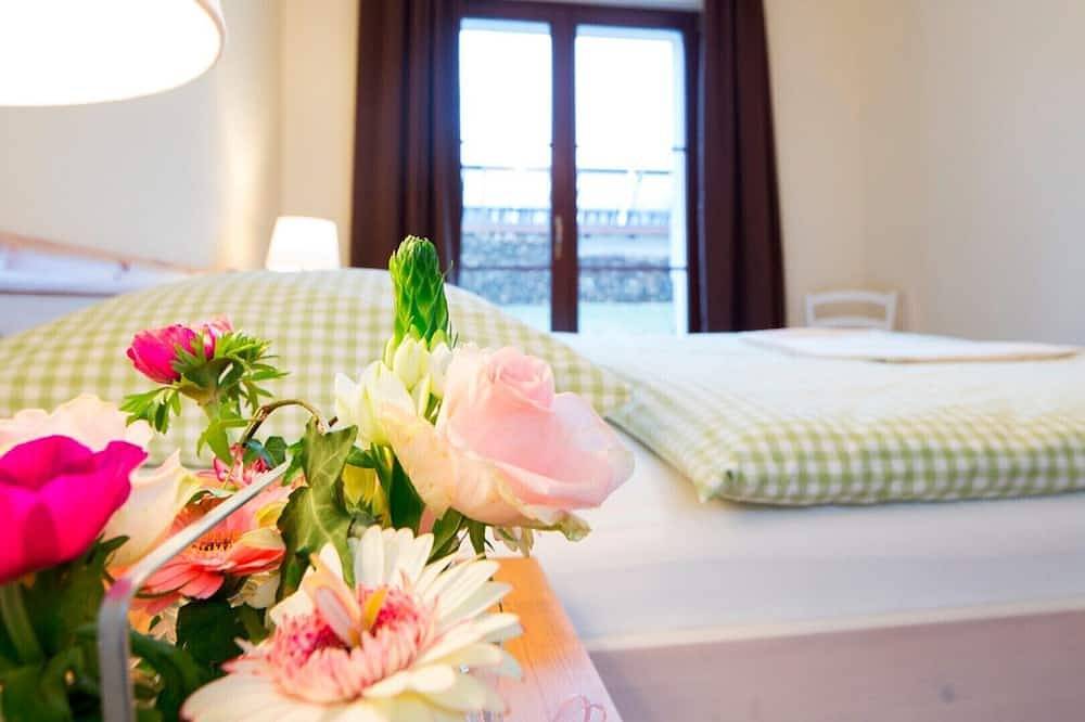 Ganze Wohnung, Ferienwohnung Wilde Rose im Gästehaus Bergvilla in Caputh, Schwielowsee