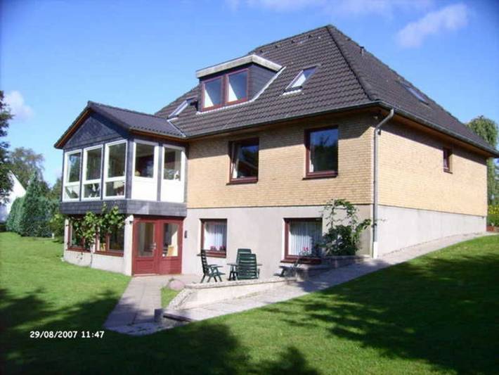 Ferienwohnung für 3 Personen, mit Balkon und Terrasse sowie Garten in Oeversee