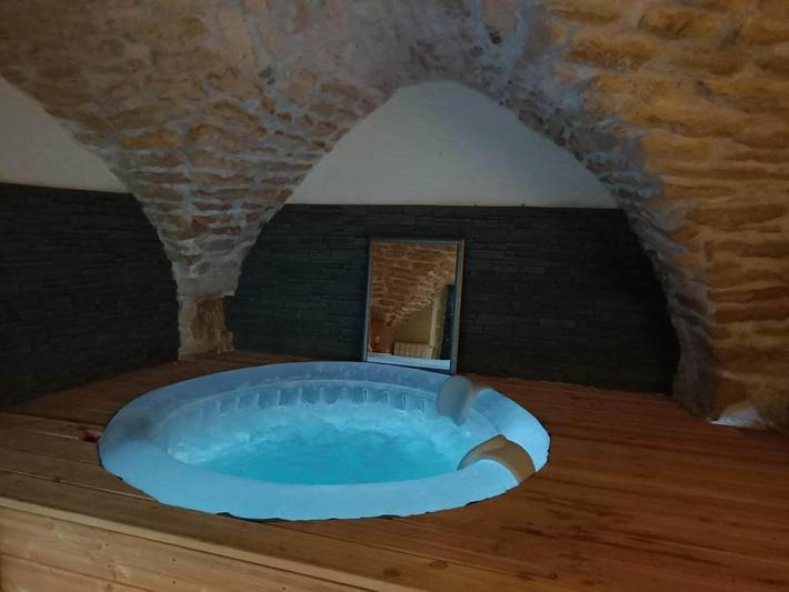 Chambre d’hôte pour 2 personnes, avec terrasse ainsi que jardin et jacuzzi dans le Gard - 3