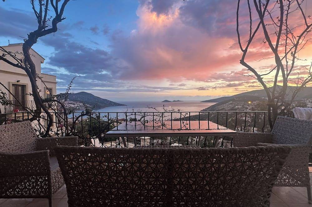 Ganze Wohnung, 2 Bett unabhängige möblierte Wohnung mit Pool, 5 Minuten von der Stadt und Strand entfernt. in Kaş, Saklıkent