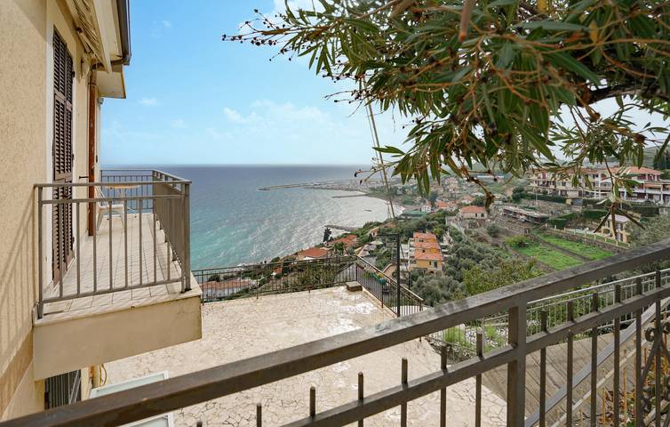 Ferienhaus für 11 Personen, mit Terrasse und Garten in Cipressa - 2