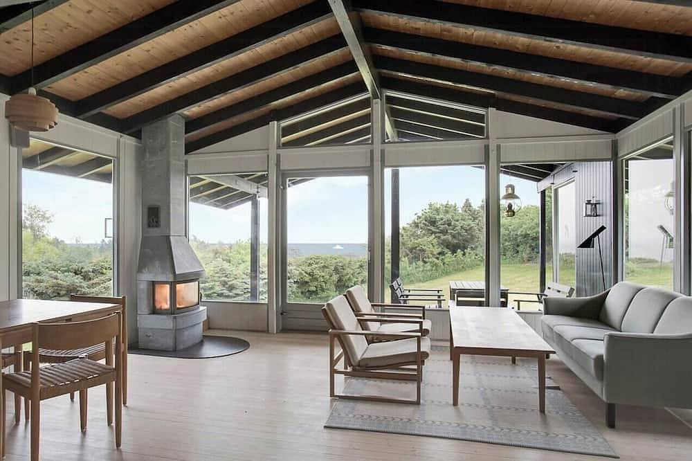 Familienhaus mit Meerblick am Strand von Lynæs in Hundested, Hovedstaden