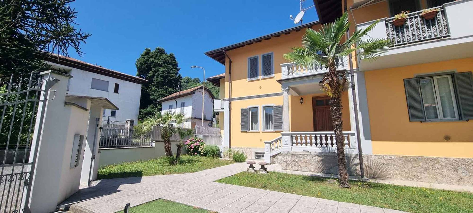 Ganze Ferienwohnung, Ferienwohnung mit Balkon  in Arona (Lago Maggiore), Arona Gemeinde