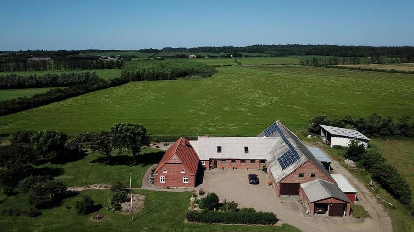 Privatzimmer für 3 Personen, mit Balkon und Terrasse sowie Garten und Kinderpool in Filsø See