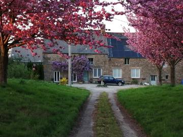 Location de vacances pour 5 personnes, avec vue et jardin à Le Ferré