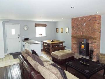 Cottage for 10 People in Alton Towers, Staffordshire, Photo 2