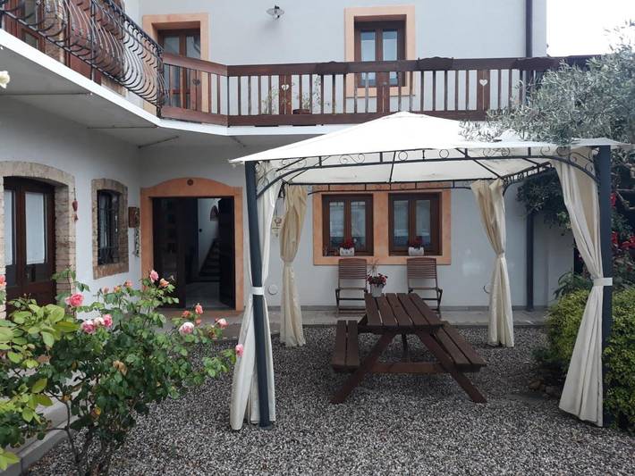 Location de vacances pour 2 personnes, avec balcon et jardin à Faedis - 2