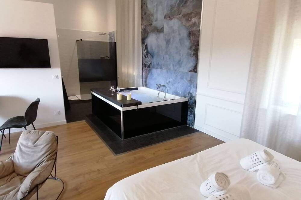 Suite de luxe avec Spa - La Nébuleuse in Vendres, Côte d'Améthyste