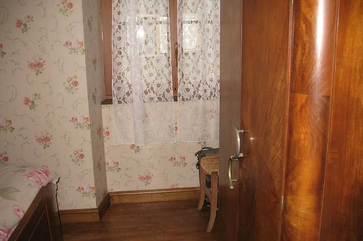 Gîte pour 6 personnes, avec terrasse et piscine dans Saint-Geniez-d'Olt-et-d'Aubrac - 4