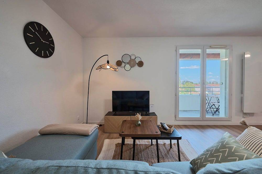 Entire apartment, Apartment, terrace, pool, Netflix and Wifi in Gaillac, Albi region