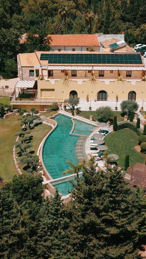 Chambre d’hôtes pour 4 personnes, avec piscine et vue ainsi que jardin et sauna