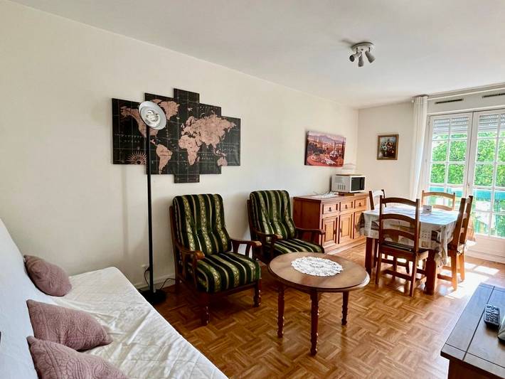 Apartamento entero, Luminoso T2 con Wi-Fi y lavadora, centro de La Roche-Posay in La Roche-Posay, Vienne