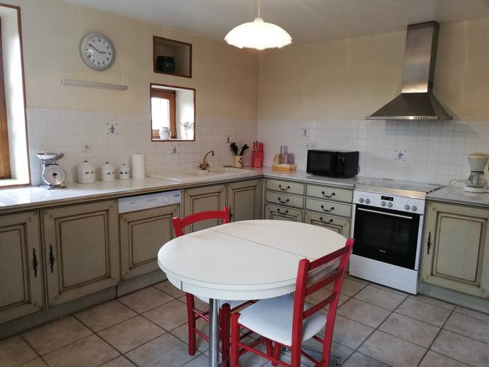 Gîte rénové au calme avec grand terrain, idéal télétravail, proche forêt et karting in La Celette, Saint-Amand-Montrond