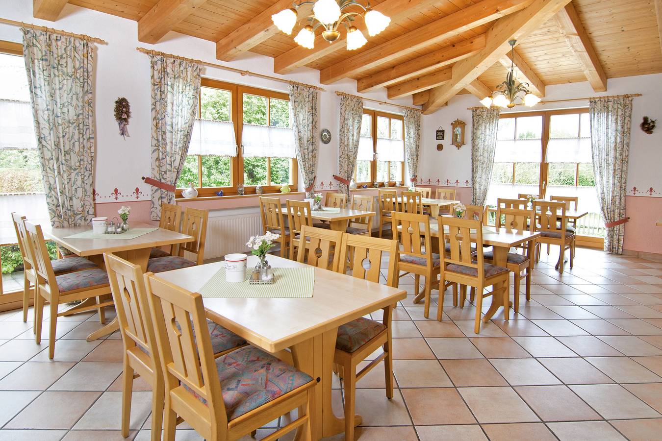 Gasthof Pension Stocker - Doppelzimmer Nr. 6 mit Du/Wc in Prien am Chiemsee, Chiemsee