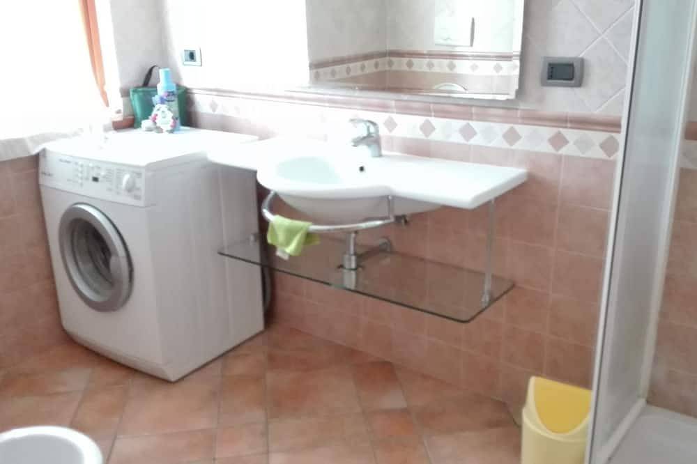 Villa with garden near Lake Bracciano, 30 km from Rome in Bracciano, Lake Bracciano