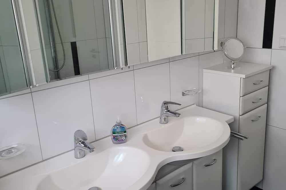 Ganze Wohnung, Ferienwohnung für Familien mit Spielzimmer und Terrasse, nähe Freizeitpark in Garrel, Oldenburger Münsterland