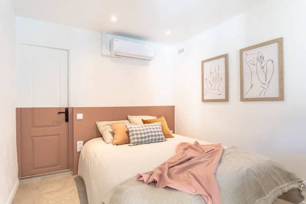 Villa Les Lauriers 150 m from the sea heated pool, Grimaud, golfe St Tropez in Grimaud, Mediterranean Coast (France)
