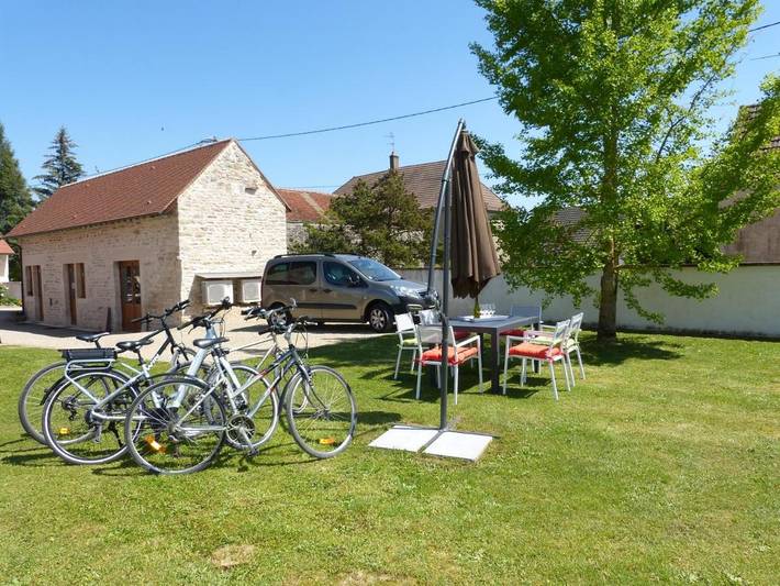Location de vacances pour 4 personnes, avec Terrasse et Jardin dans Corpeau