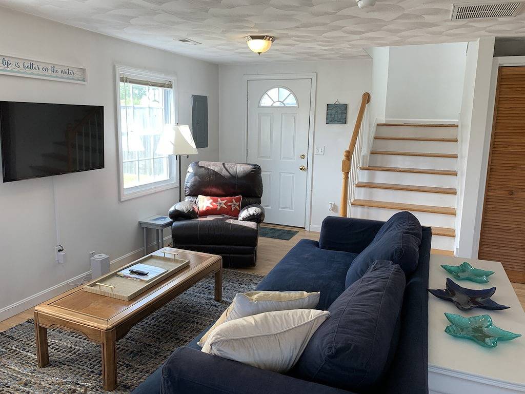 2 Br Beach Condo, 1 block from Ocean! in Narragansett, Washington County (RI)