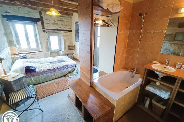 Location de vacances pour 12 personnes, avec jardin à Le Bourg - 2