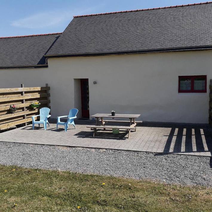 Location de vacances pour 2 personnes, avec terrasse ainsi que vue et jardin à Le Guerno - 2