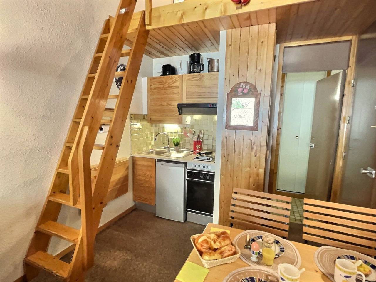 Gehele studio, Loft studio in Val d'Isère for 3 people with pets allowed & covered parking in Val-d'Isère, Vanoise Nationaal Park