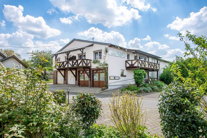 Gîte pour 7 personnes, avec Balcon ainsi que Jardin et Sauna dans Morsdorf