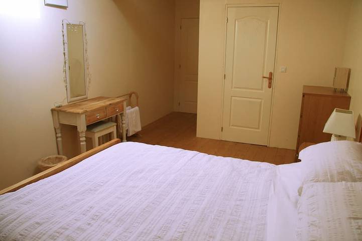 Location de vacances pour 12 personnes, avec jardin à Berrie - 2