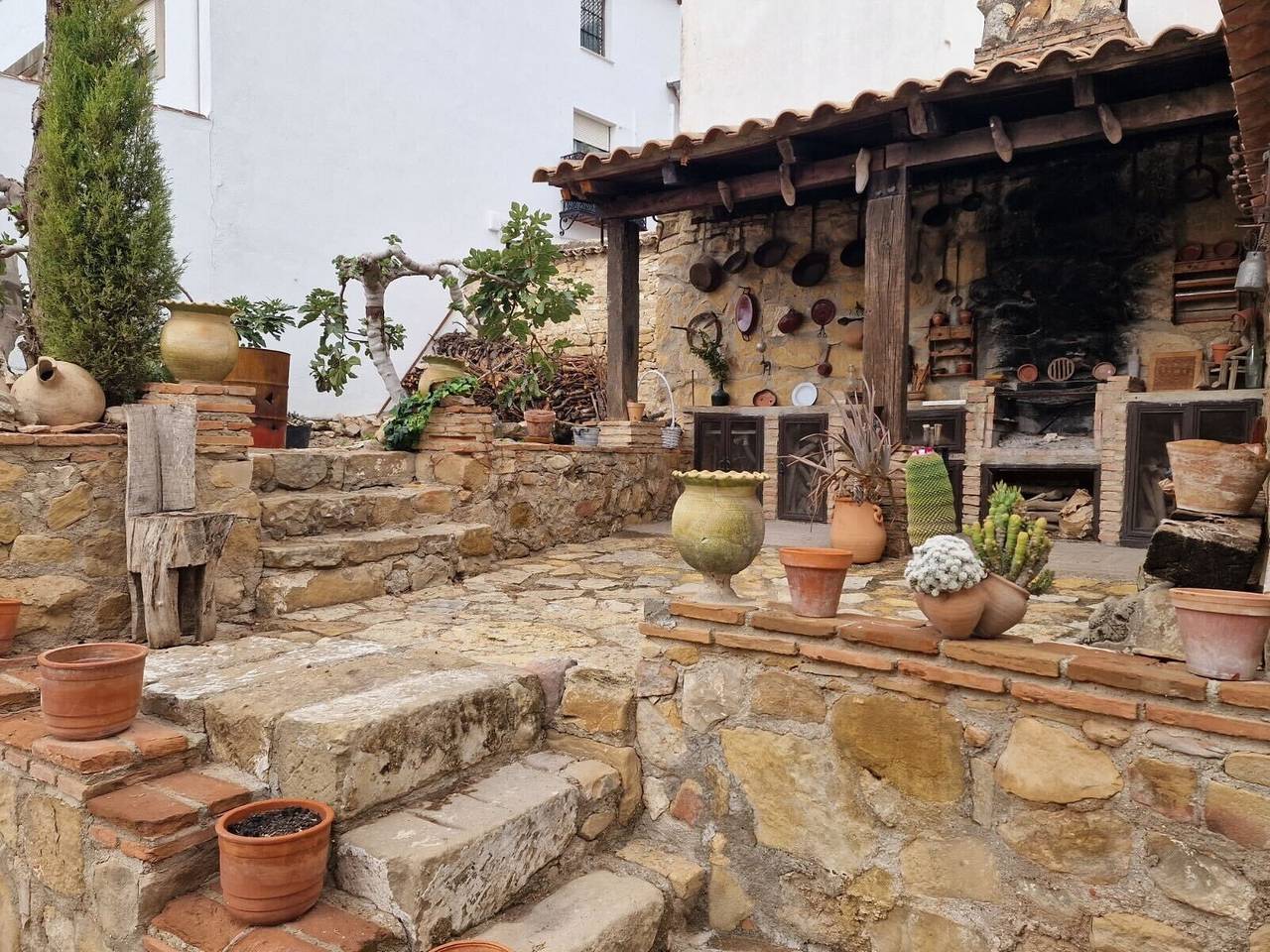 Casa Emilia: Rural Retreat with Private Terrace, Garden, and Wi-Fi in Baeza, Jaén Provins