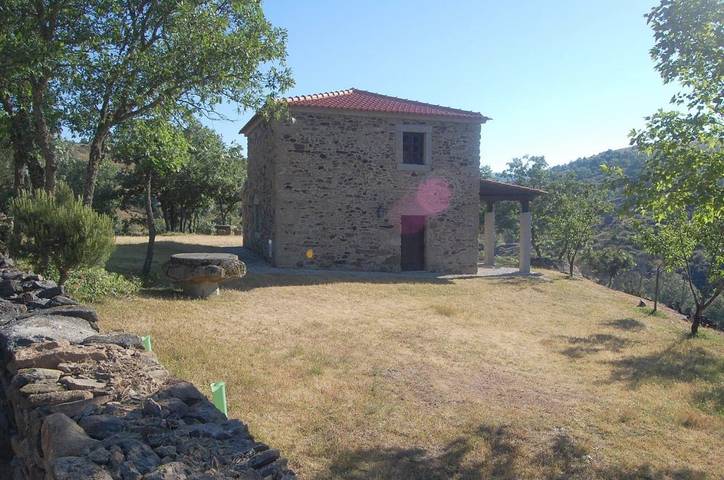 Location de vacances pour 5 personnes, avec vue sur le lac ainsi que vue et jardin dans Vimioso - 4