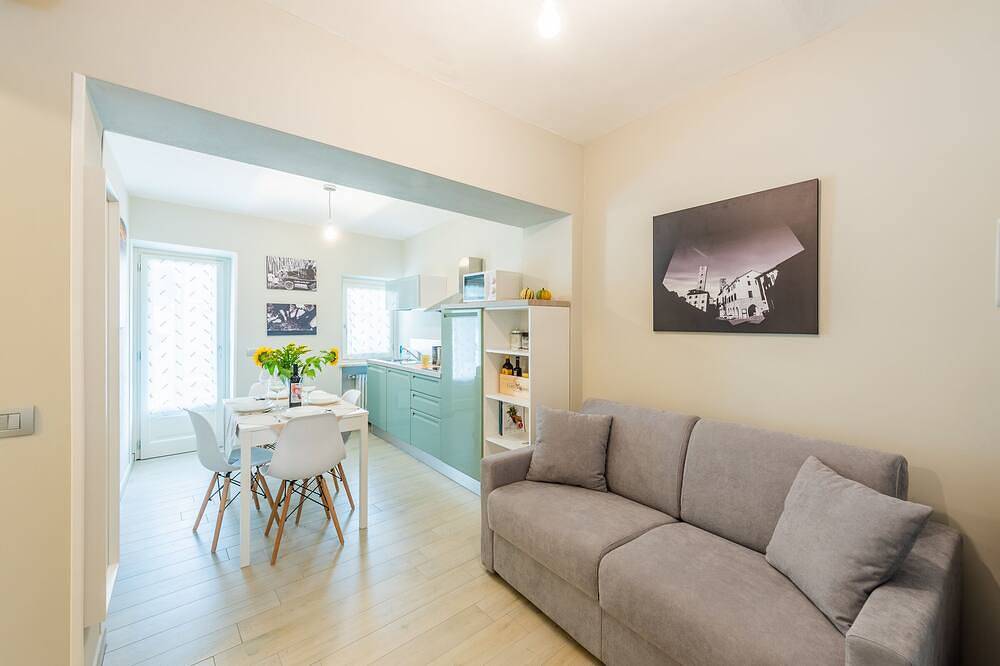 Appartement entier, Appartements de vacances Trifulhouse, unité 3. Centre historique d'Alba in Spiaggia cherasca, Alba (Piemont)