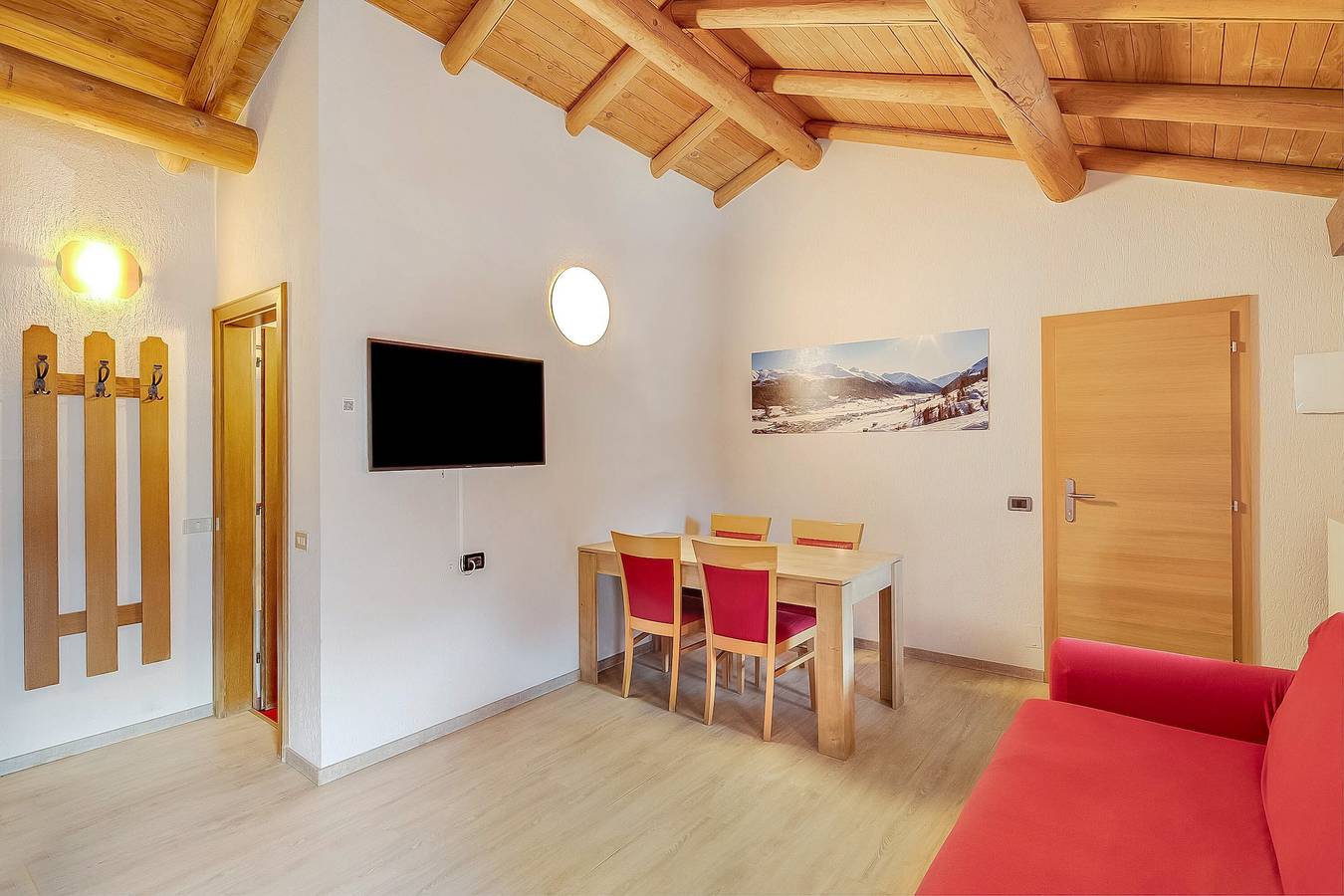 Entire apartment, Holiday Apartment "Casa Marcos n 29" with Mountain View, Balcony & Wi-Fi in Livigno (Town), Livigno