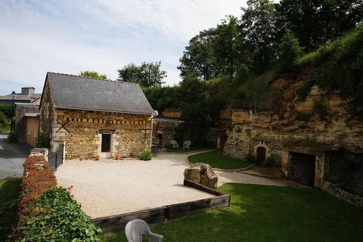 Location de vacances pour 6 personnes, avec terrasse, animaux acceptés à Gennes