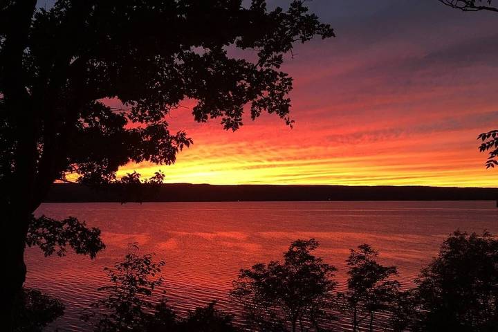 Cabin for 12 people, with terrace in Seneca Lake