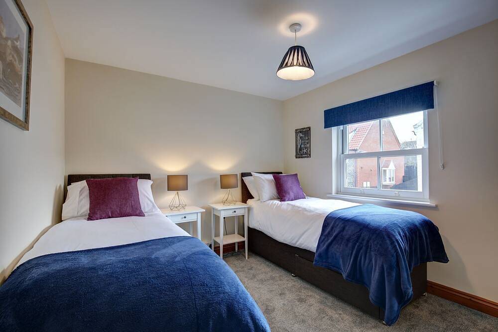 Bakers Yard -  a self catering cottage that sleeps 6 guests  in 2 bedrooms in Wells-next-the-Sea, Norfolk Coast